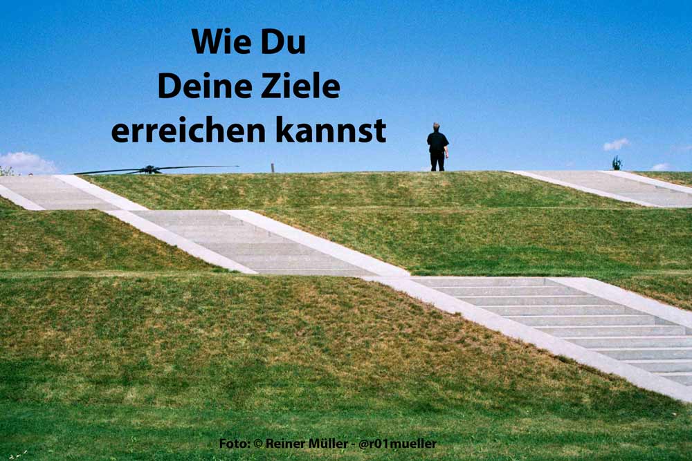 Ziele erreichen – Wie du deine Ziele erreichen kannst – Eine Person steht oberhalb einer Treppe